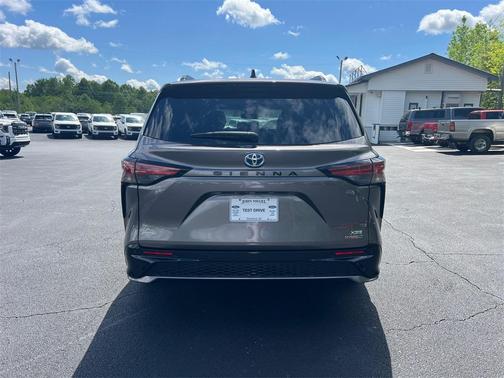 2021 Toyota Sienna XSE 7 Passenger