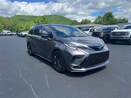 2021 Toyota Sienna XSE 7 Passenger