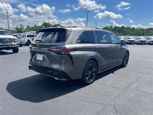 2021 Toyota Sienna XSE 7 Passenger
