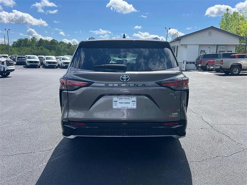 2021 Toyota Sienna XSE 7 Passenger