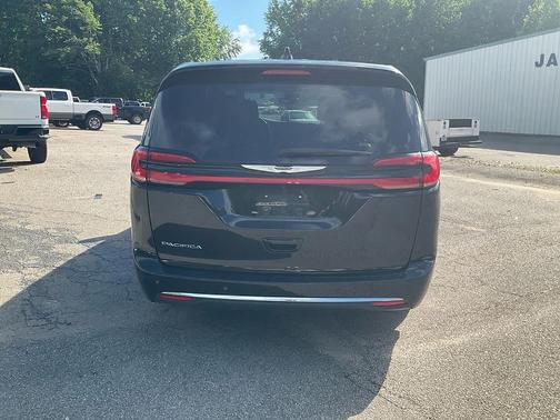 Diamond Black 2024 Chrysler Pacifica Touring-L