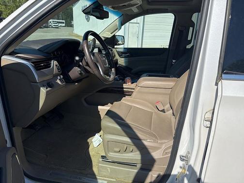 White Frost Tri-Coat 2017 GMC Yukon XL SLT