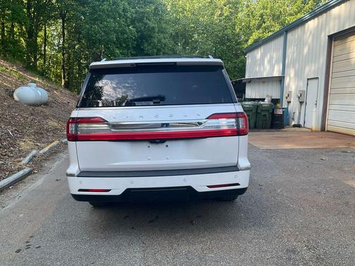 White Platinum Clearcoat Metallic 2018 Lincoln Navigator L Reserve