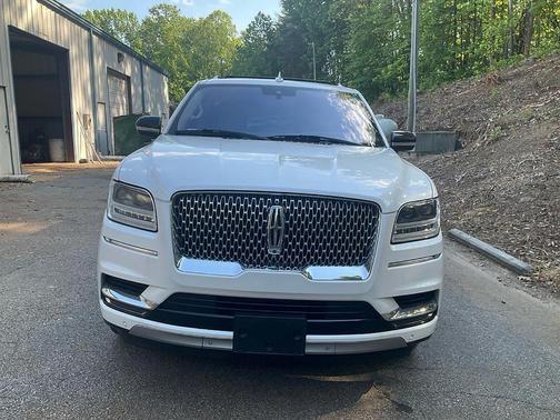 White Platinum Clearcoat Metallic 2018 Lincoln Navigator L Reserve