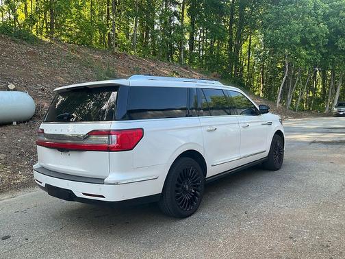 White Platinum Clearcoat Metallic 2018 Lincoln Navigator L Reserve