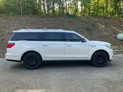 White Platinum Clearcoat Metallic 2018 Lincoln Navigator L Reserve