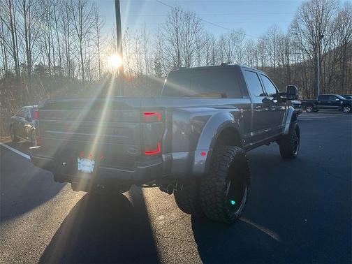 2022 Ford F-450 Platinum