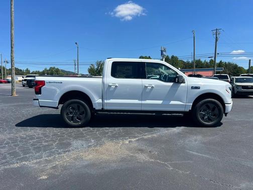 2025 Ford F-150 Lightning Flash