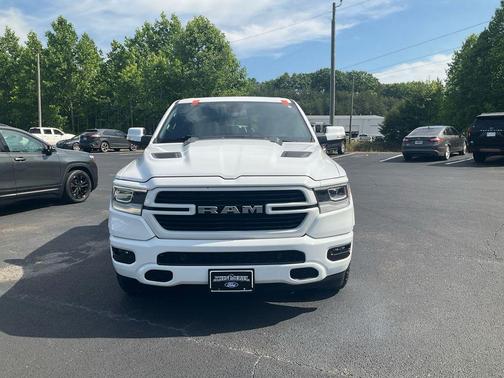 Bright White Clearcoat 2020 RAM 1500 Laramie