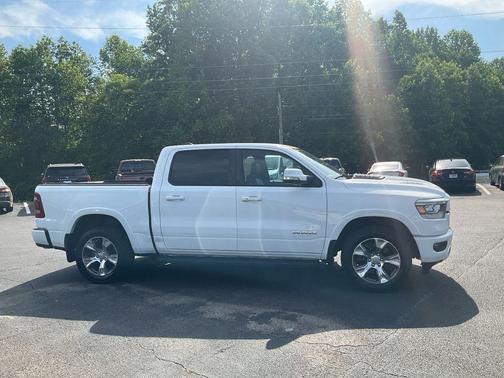 Bright White Clearcoat 2020 RAM 1500 Laramie