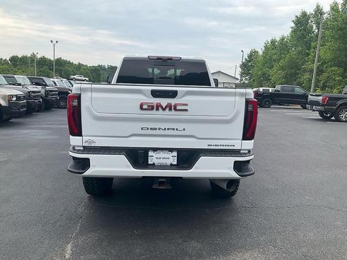 Summit White 2024 GMC Sierra 2500 Denali