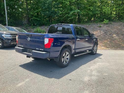 Gray 2017 Nissan Titan SV