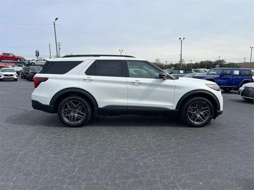 2025 Ford Explorer ST-Line