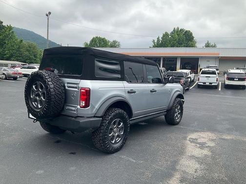 Iconic Silver Metallic 2023 Ford Bronco Big Bend