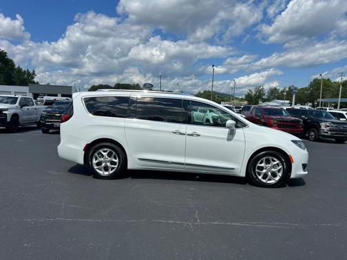 2020 Chrysler Pacifica Touring-L Plus