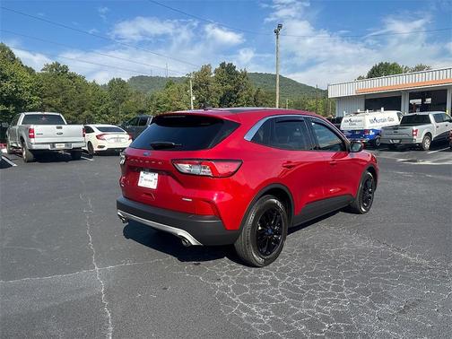2020 Ford Escape SE