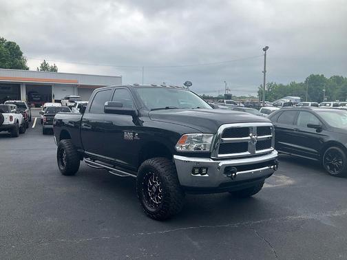 Brilliant Black Crystal Pearlcoat 2017 RAM 2500 Tradesman