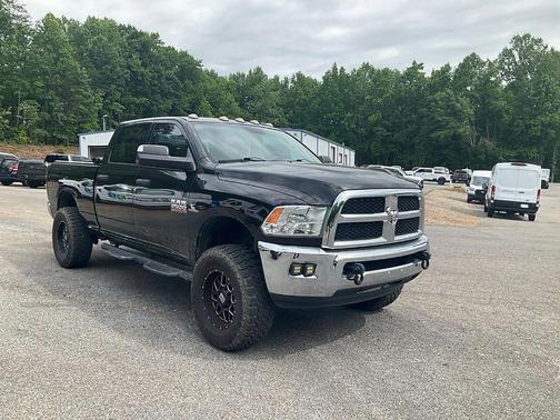 Brilliant Black Crystal Pearlcoat 2017 RAM 2500 Tradesman