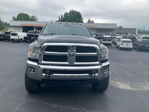 Brilliant Black Crystal Pearlcoat 2017 RAM 2500 Tradesman