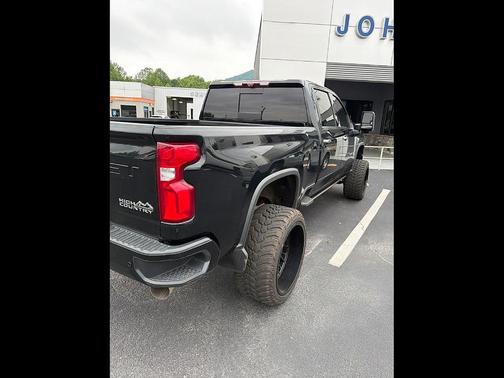 Black 2022 Chevrolet Silverado 2500 High Country