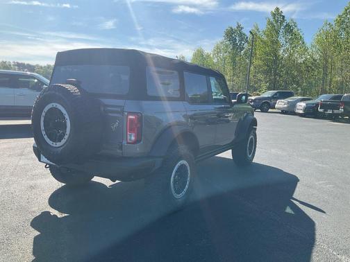 Gray Metallic 2024 Ford Bronco Black Diamond