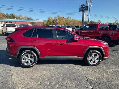 2022 Toyota RAV4 Hybrid XLE