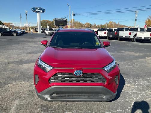 2022 Toyota RAV4 Hybrid XLE