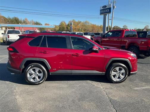 2022 Toyota RAV4 Hybrid XLE