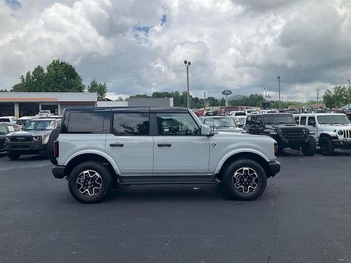 Avalanche 2026 Ford Bronco Outer Banks