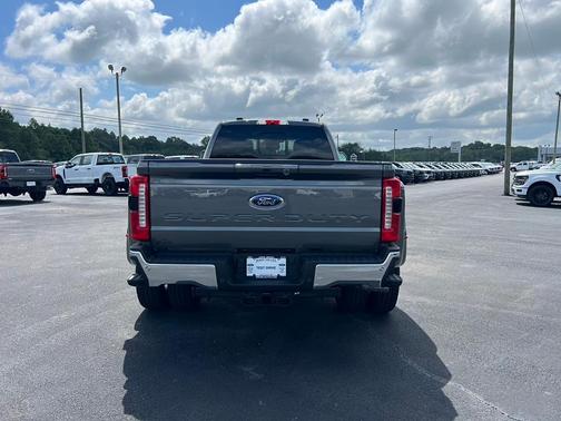 2025 Ford F-350 Lariat Super Duty