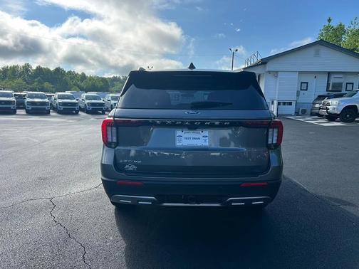 2025 Ford Explorer Active