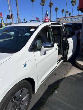 2018 Chrysler Pacifica Hybrid Limited