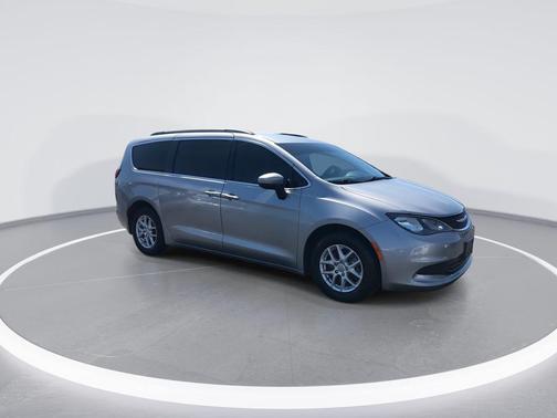 Billet Silver Metallic Clearcoat 2020 Chrysler Voyager LXI