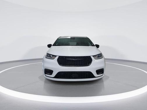 2024 Chrysler Pacifica Hybrid S Appearance Pkg