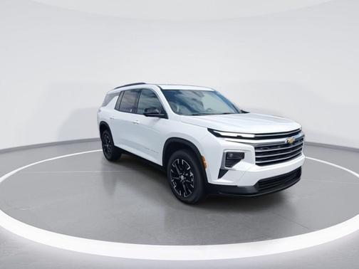 Summit White 2026 Chevrolet Traverse LT