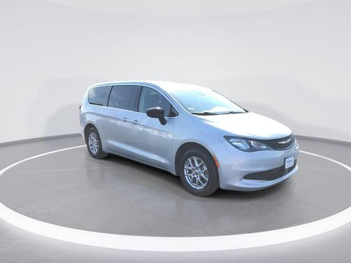 2024 Chrysler Voyager LX