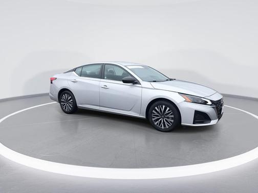 Brilliant Silver Metallic 2024 Nissan Altima 2.5 SV