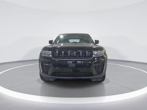 Diamond Black Crystal Pearlcoat 2026 Jeep Grand Cherokee Altitude
