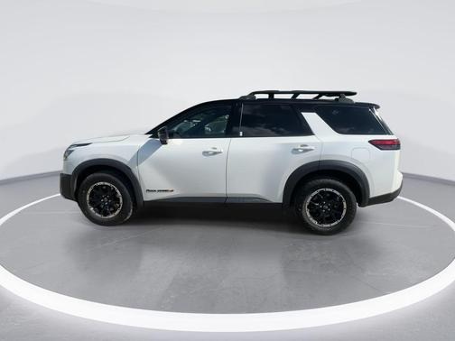 Pearl White Tricoat/Super Black 2023 Nissan Pathfinder Rock Creek 4WD