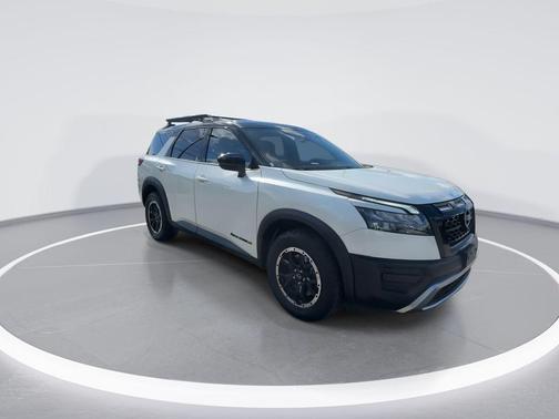 Pearl White Tricoat/Super Black 2023 Nissan Pathfinder Rock Creek 4WD