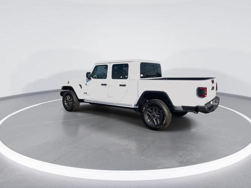 Bright White Clearcoat 2026 Jeep Gladiator Sport S