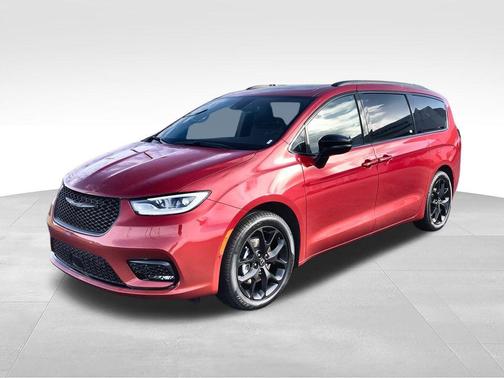 Red Hot Pearlcoat 2026 Chrysler Pacifica Limited