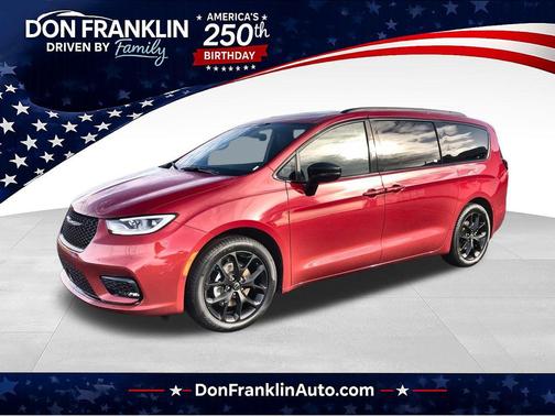 Red Hot Pearlcoat 2026 Chrysler Pacifica Limited