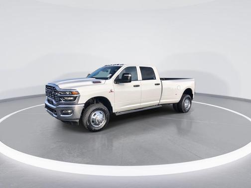 Bright White Clearcoat 2026 RAM 3500 Tradesman Crew Cab 4x4 8' Box