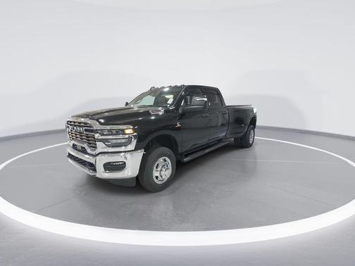 Diamond Black Crystal Pearlcoat 2026 RAM 3500 Tradesman Crew Cab 4x4 8' Box