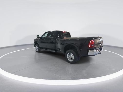 Diamond Black Crystal Pearlcoat 2026 RAM 3500 Tradesman Crew Cab 4x4 8' Box