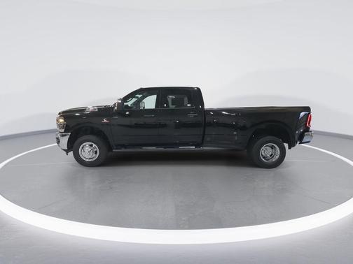Diamond Black Crystal Pearlcoat 2026 RAM 3500 Tradesman Crew Cab 4x4 8' Box