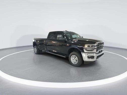Diamond Black Crystal Pearlcoat 2026 RAM 3500 Tradesman Crew Cab 4x4 8' Box