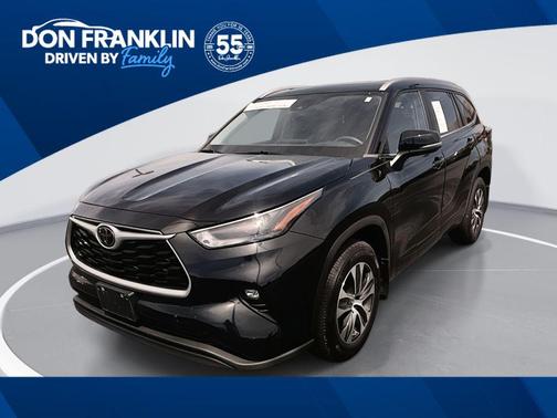 Midnight Black Metallic 2023 Toyota Highlander XLE