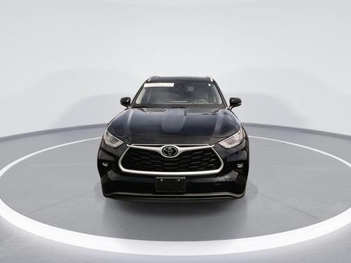 Midnight Black Metallic 2023 Toyota Highlander XLE